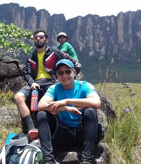 Turistas en la base del Roraima