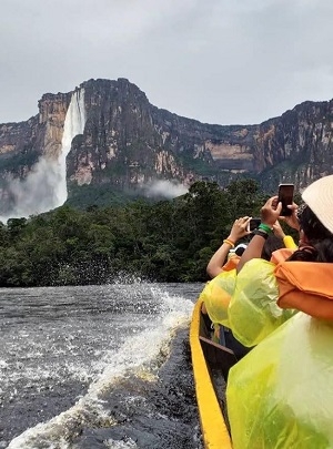 Navegando hacia el Salto Angel